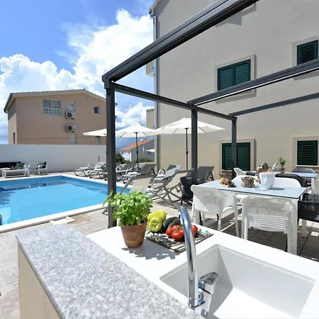 Apartament Teco Mit Pool