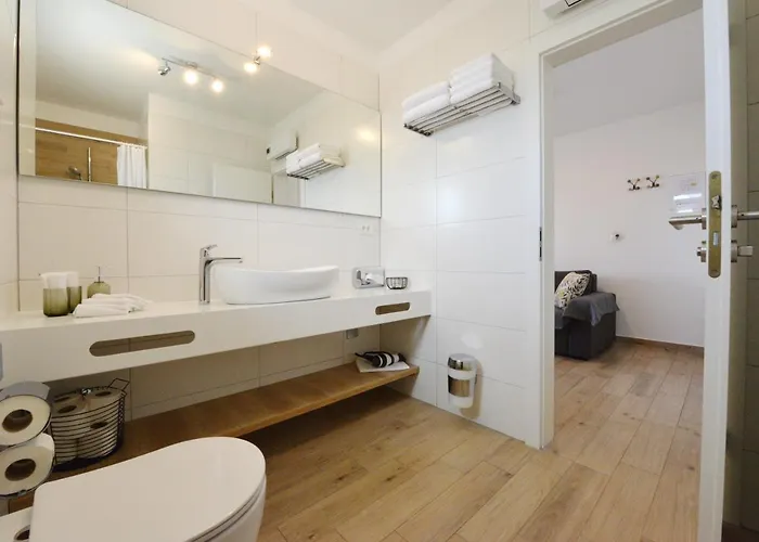 Teco Mit Pool 아파트 트로기르