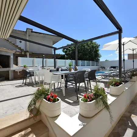 Tećo Mit Pool * Trogir