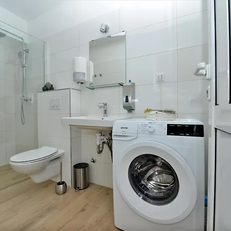Apartment Tećo Mit Pool