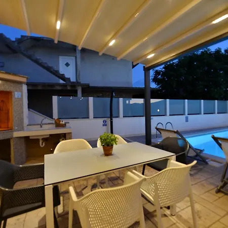 Tećo Mit Pool