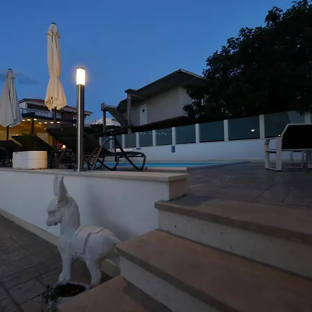 Tećo Mit Pool Apartment