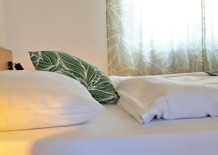 Teco Mit Pool Τρογκίρ