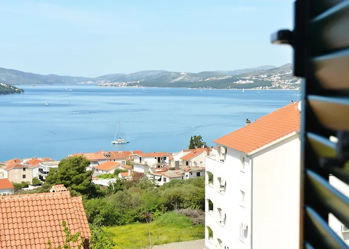 Teco Mit Pool Τρογκίρ
