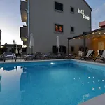 Apartman Teco Mit Pool Trogir