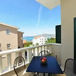 Teco Mit Pool Trogir