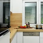 Teco Mit Pool Apartman *