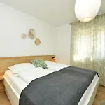 Teco Mit Pool Apartman Trogir